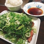 鉄板焼ステーキダイニング ハッピーバッファロー - たっぷりネギのハラミたたき風ステーキセット