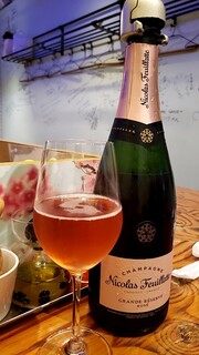 スタンドシャン食 Osaka北新地 Champagne & GYOZA BAR - 