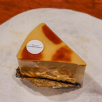 パティスリー ラ ヴィ ドゥ ガトー マークイズ福岡ももち店 - 「キャラメルポワール」（440円+税）。