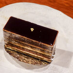 パティスリー ラ ヴィ ドゥ ガトー - 「オペラ」（450円+税）。