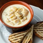 イル カンパネッロ - グツグツのポットで最後まであっつあつ。手打ちニョッキ　ゴルゴンゾーラソース　