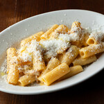 イル カンパネッロ - 卵黄だけの濃厚カルボナーラ　ショートパスタのリガトーニで。　