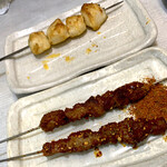 延吉香 - ラム串と魚の串（かまぼこ風）