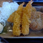 豊丸水産 - 【2020.9.15(火)】ワンコインランチ(ミックスフライ)