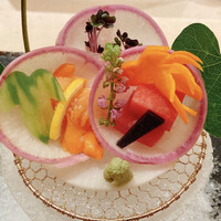 寿司 はせ川 西麻布店 - 造り
                    本鮪中とろ、真鯛、赤貝