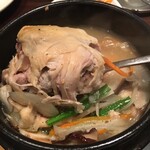 チェゴヤ - 参鶏湯には大きな鶏がゴロリ！
