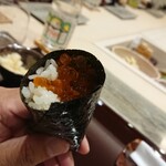 すし 良月 - 新物のイクラの手巻き寿司