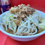 ラーメン二郎 - 小ラーメン・麺半分＋ニンニク・アブラ（790円）