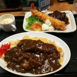 Kicchin Gon - ピネライス(カレーがけ)にハンバーグとエビフライ