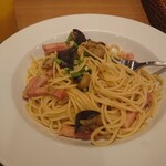 ラパウザ - ナスとベーコンのバター炒めパスタ