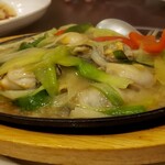 シノワーズ南翔 - 牡蠣と野菜の炒め