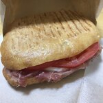 パニーノ専門店 ポルトパニーノ - 生ハム、トマト、モッツァレラチーズ（チャバッタ）