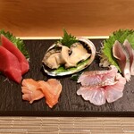 Sushi Hanaki - 刺身盛り合わせ 上 2000円
                      　真鯛、〆さば、鮑酒蒸し、赤貝、まぐろ