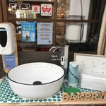 PAN CAFE COCON - 入り口に自動水栓・自動アルコール・自動石鹸を設置