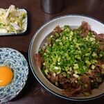 Araya Shokudou - 牛すじ丼  720円