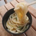 須崎食料品店 - 麺のリフトアップ