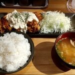 キッシーの鶏からあげ - チキン南蛮風唐揚げ定食レギュラーサイズ 850円+税(税込935円)
