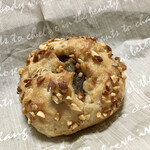 DONQ - ざくざくナッツのいがぐりカンパーニュ ¥303