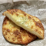 DONQ - じゃがいもとチーズのガレット ¥195