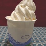 福島県観光物産館 - べこの乳ソフトクリーム