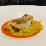 ラ カンロ - ⑥【ノドグロ、ムール貝、サフラン】
      ★ ノドグロのソテー、ムール貝とサフランのソース、燻香パプリカオイル