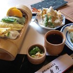 千寿亭 - 冷し素麺 3色 天ぷら付と柿の葉寿司