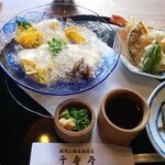 千寿亭 - 冷し素麺 白素麺 天ぷら付と柿の葉寿司