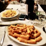 Da Gino al Parlamento - 奥がワイフのTonnarelli cacio e pepeで手前が私のRigatoni con paiata di agnelloです