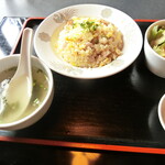 Shinchuugokuryouri Daisangen - 炒飯、スープ、サラダ、漬物