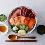 ショウズ スシバー＆ダイニング - 鮪＆サーモン丼