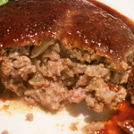 UCHOUTEN - ハンバーグを割ったら、肉汁がジュワァっと。