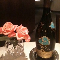 ラール・エ・ラ・マニエール - お洒落なシャンパンにお洒落なテーブルセッティング