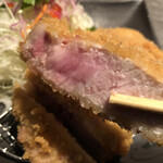 とんかつ 大喜 - 少しレアで脂乗っててうんまぁ〜♫