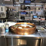 天ぷらえびのや - 綺麗な銅製の釜揚げである