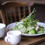 ​冬のRK GARDEN - 4種類の雑穀と旬野菜をピーナッツとライムで食べるサラダ