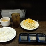 やっぱりステーキ - ライス、スープ、サラダ食べ放題。