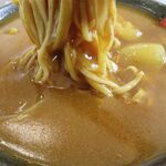 苗穂通り しあわせ食堂 - カレーそばの麺