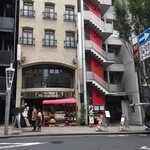 Koshitsu Maguro No Nakaochi Hyakuen No Izakaya Maguro Nchi - 神楽坂通りに出ました　向こう側に渡り右へ坂を下ります