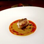 ラ カンロ - ノドグロ・ムール貝の　サフランと燻薫パプリカオイルソース。鰹節のような薫香。合わせたワインも薫香のあるブルゴーニュでした。