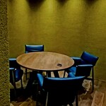 ラ カンロ - 4人の個室　ワインセラーなどもシェフにご案内いただきました。嬉しそう。