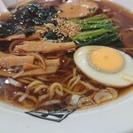 名代ラーメン大吉 - 具もたっぷり。
