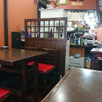 名代ラーメン大吉 - 奥の厨房前がカウンター。