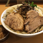 ラーメン荘 地球規模で考えろ - シビれる強化合宿（並）（ニンニク有り、脂チョモ）