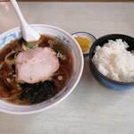 特一竜 - 正油ラーメン(650円)・ライス(200円)