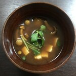 松野醤油 - 豆腐となめこの赤出汁