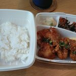 ニー マート - おまかせ弁当（ごはん小）　油淋鶏でした