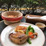 ブラッスリー・ヴィロン - ハンガリー産 鴨もも肉のコンフィ