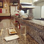 串づ串 - カウンター席の様子