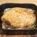 東京オーブン - メニュー写真とは全く異なる1/3サイズのぺったんこハンバーグ