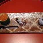 あさば - 長月、盛肴
      イクラたっぷり、真ん中の豚美味しかったです。